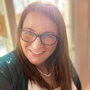 Meet your Posher, Caitlin